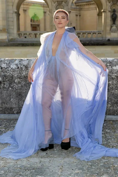 florence-pugh-06jul23-0002